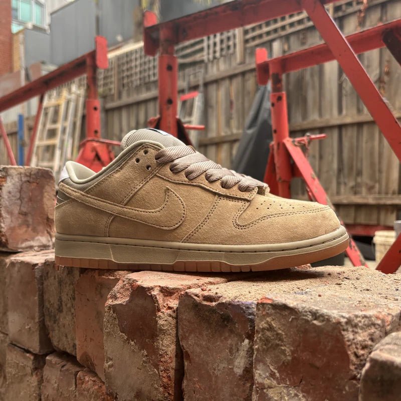 Nike SB Dunk Low Pro B Parachute Beige  – sneaker autêntico da CollectKicks