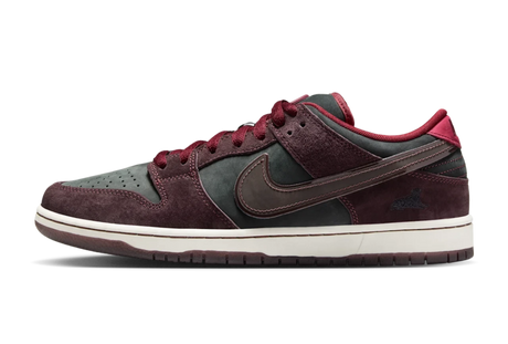 Nike SB Dunk Low Riot Skateshop  – sneaker autêntico da CollectKicks