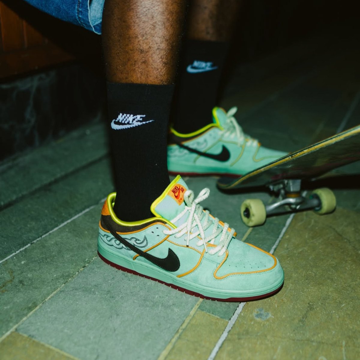Nike SB Dunk Low Rodeo Tourmaline |HF3058-300| CollectKicks display picture 1
