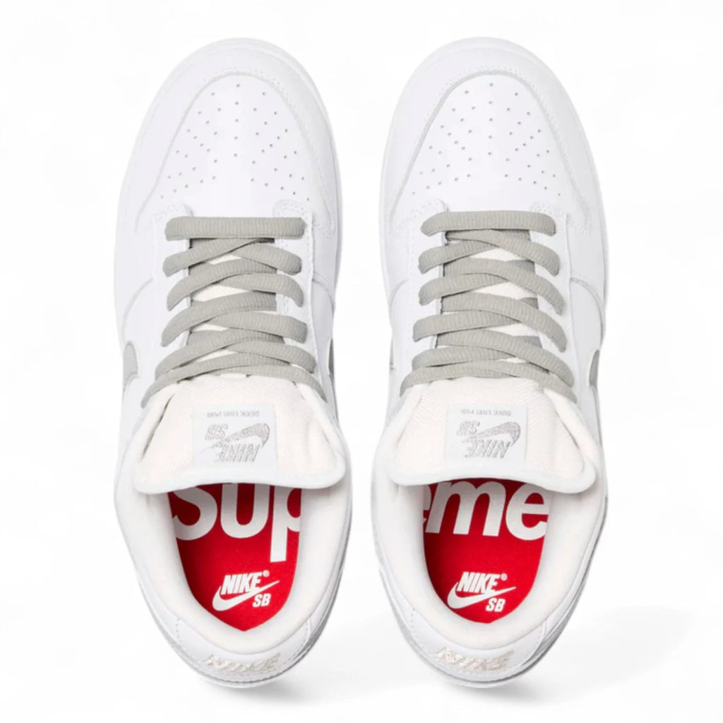 Nike SB Dunk Low Supreme 94 White Metallic Silver  – sneaker autêntico da CollectKicks