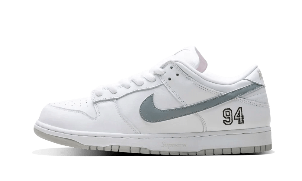 Nike SB Dunk Low Supreme 94 White Metallic Silver  – sneaker autêntico da CollectKicks