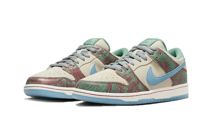 Nike SB Dunk Low x Crenshaw Skate Club  – sneaker autêntico da CollectKicks