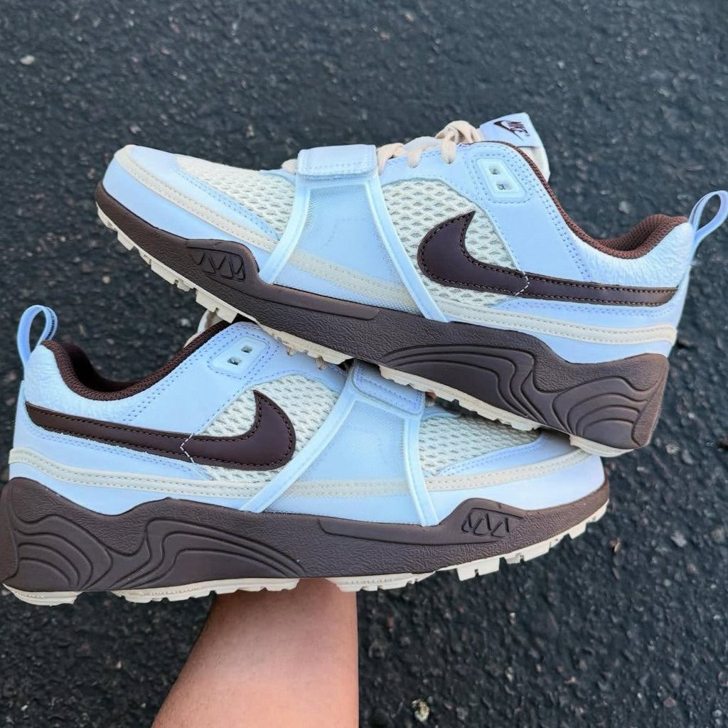 Nike Zoom Field Jaxx Travis Scott Light Chocolate  – sneaker autêntico da CollectKicks