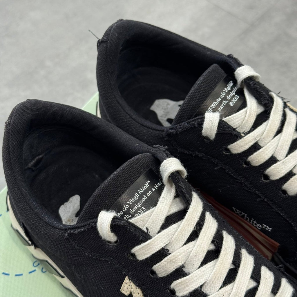 Off - White Logo Patch Low Top Black (40) - Usado  – sneaker autêntico da CollectKicks
