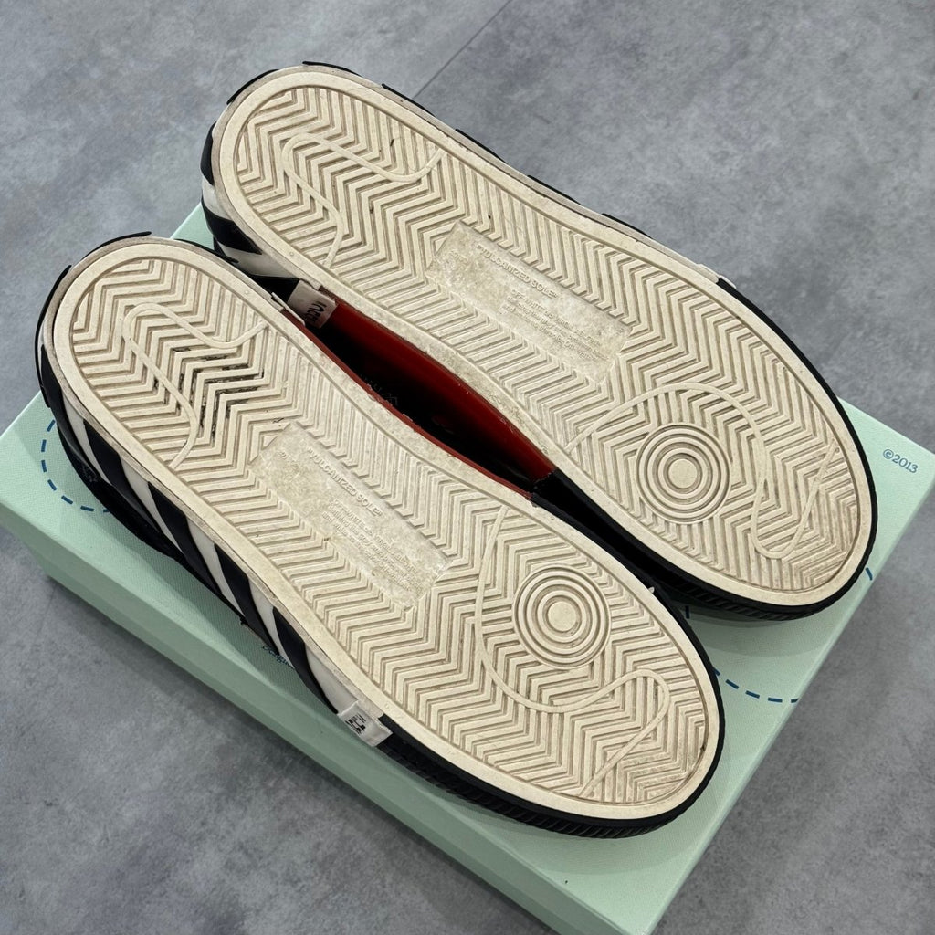 Off - White Logo Patch Low Top Black (40) - Usado  – sneaker autêntico da CollectKicks