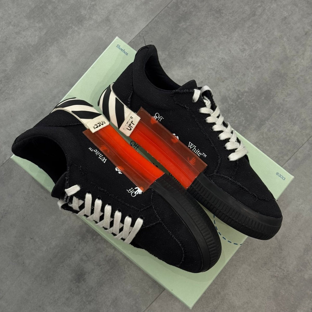 Off - White Logo Patch Low Top Black (40) - Usado  – sneaker autêntico da CollectKicks
