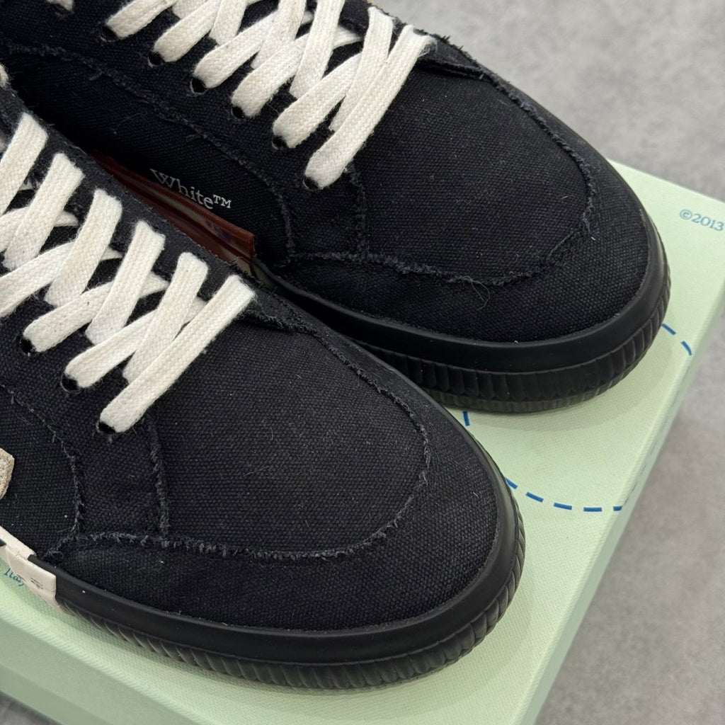 Off - White Logo Patch Low Top Black (40) - Usado  – sneaker autêntico da CollectKicks