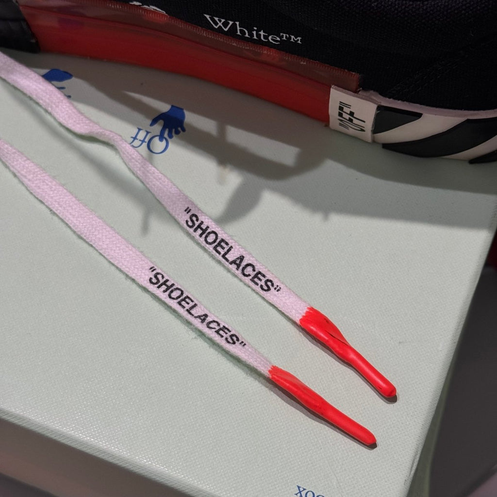 OFF - WHITE Vulc Low Black White Arrow (42) - Usado - 