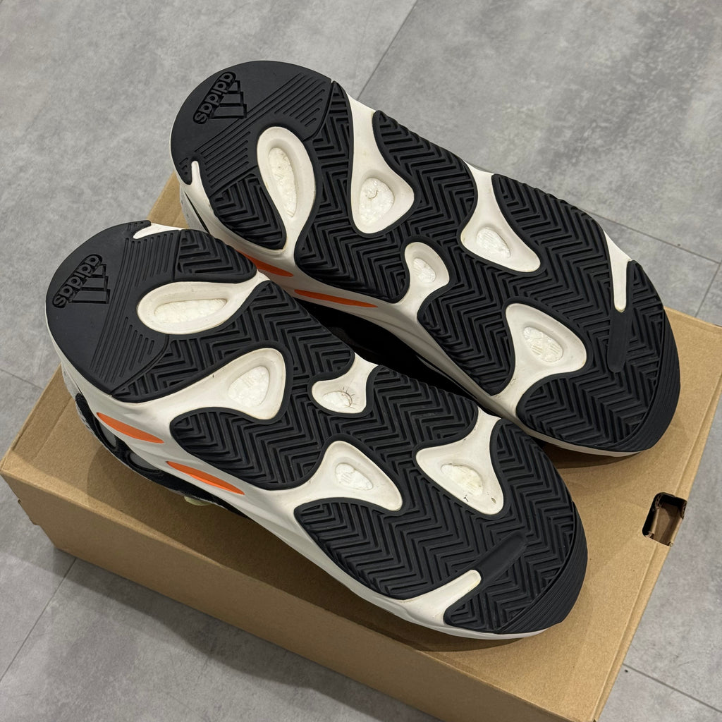 Yeezy Boost 700 V1 Wave Runner (46.5) - Usado – sneaker autêntico da CollectKicks