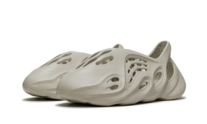 Yeezy Foam RNNR Sand  – sneaker autêntico da CollectKicks